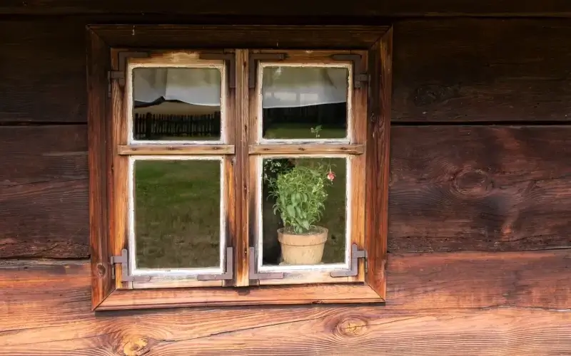 Okna dachowe drewniane czy plastikowe?